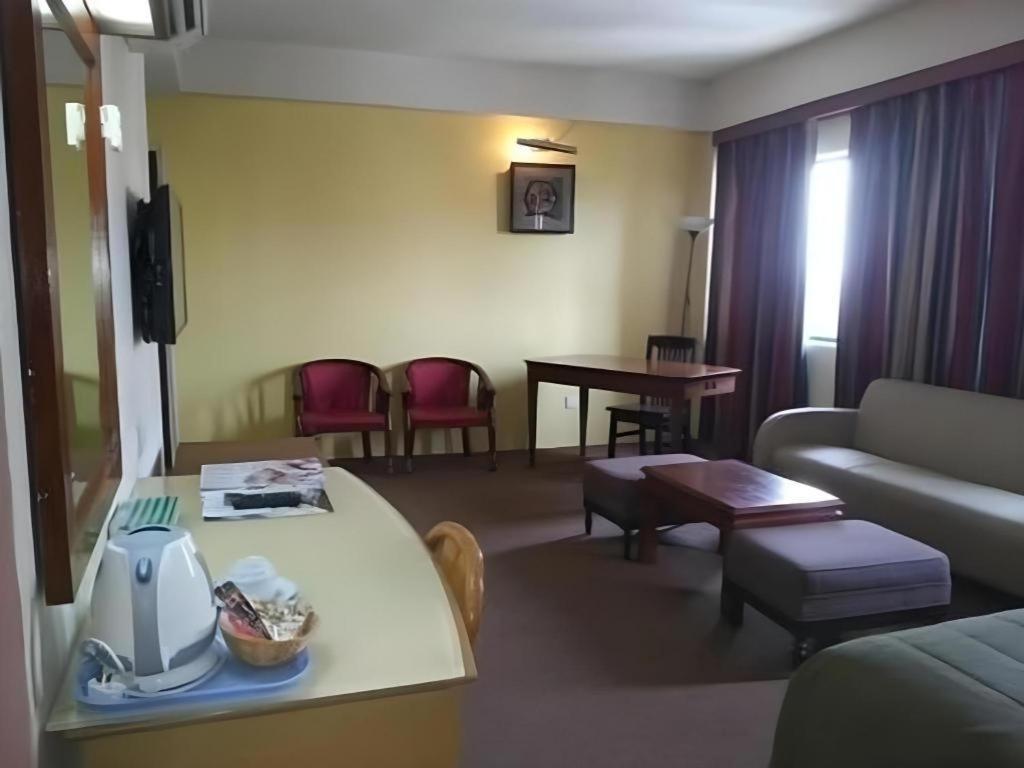 Klang Histana Hotel Экстерьер фото