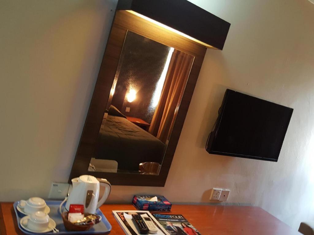 Klang Histana Hotel Экстерьер фото