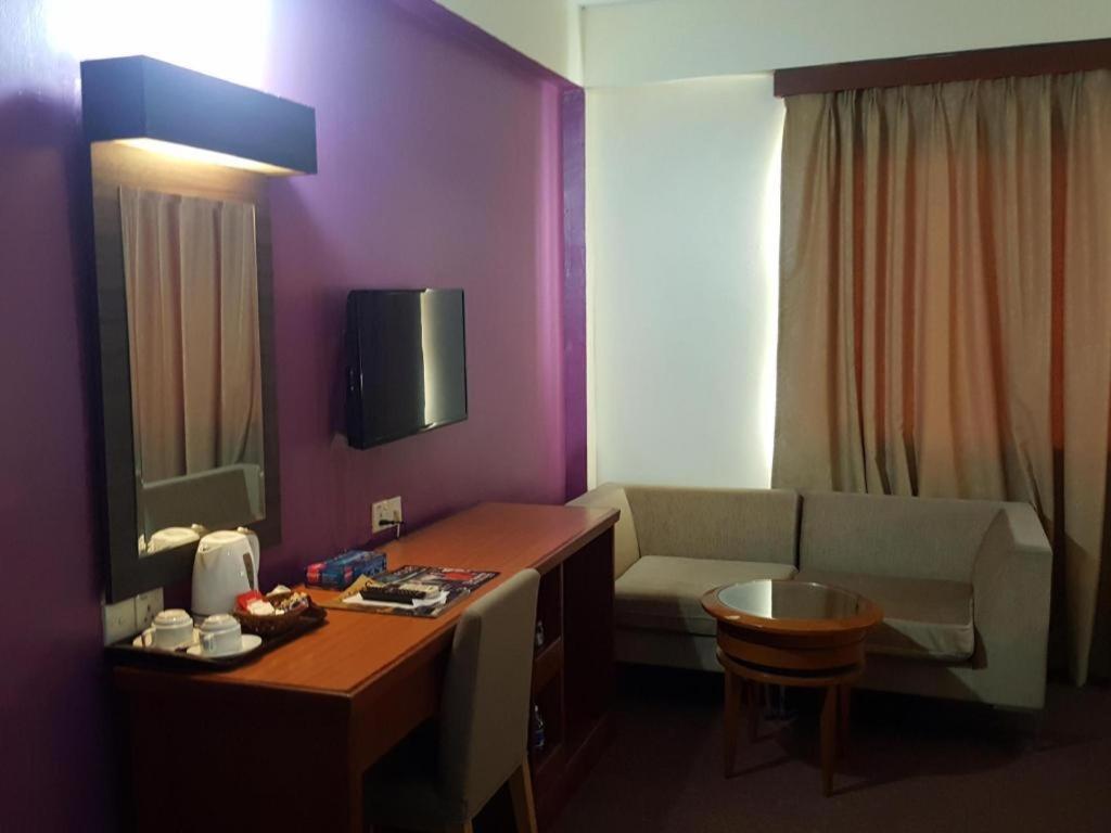 Klang Histana Hotel Экстерьер фото