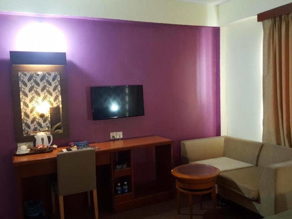 Klang Histana Hotel Экстерьер фото